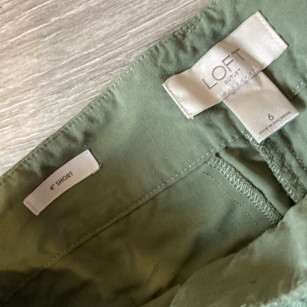 LOFT Olive Eyelet Women Shorts - Picture 2 of 3